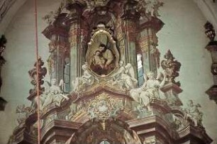 Illusionistisch gemalter Hochaltar