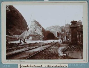 Blick in den Eisenbahntunnel (1896 abgerissen) im Plauenschen Grund in Richtung Norden
