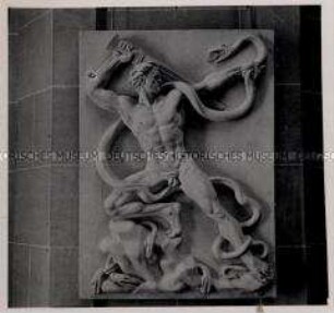 Paris, Bildhauer Professor Arno Breker, Relief "Der Rächer"