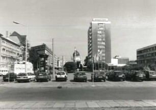 Dresden-Altstadt. Ostra-Allee mit art'otel und Verlagshaus der "Sächsischen Zeitung". Blick von der Kleinen Packhofstraße nach Nordwesten