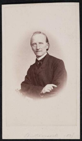 Porträt Hermann Butterweck (1816-1898; Schauspieler, Solotänzer, Regisseur). Albuminabzug auf Karton (Carte-de-visite mit Atelieraufdruck verso)