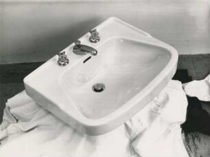 Untertischbatterie mit Kettenöse "Nr. 33" der Hansa-Metallwerke
