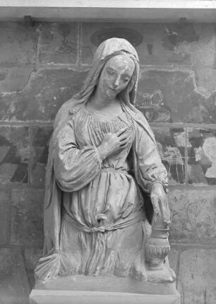 Nische mit weiblicher Halbfigur