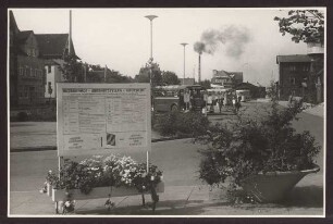 Bahnhofsvorplatz mit Busbahnhof. Detmold. Im Hintergrund die Fa. TEMDE