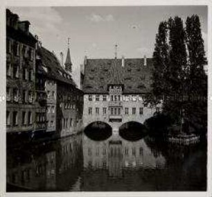 Nürnberg, Entlang der Pegnitz, Blick von der Museumsbrücke auf das Heilig-Geist-Spital