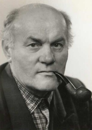 Porträt Ludwig Turek (1898-1975; Dichter, Schriftsteller, Drehbuchautor). Fotografie Januar 1956, Berlin, IV. Deutscher Schriftstellerkongreß. Dresden: Deutsche Fotothek