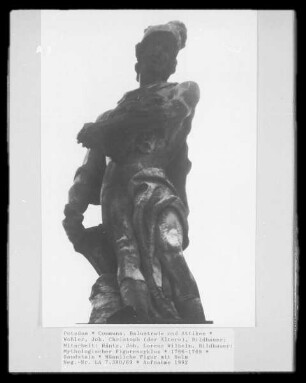 Mythologischer Figurenzyklus — Männliche Figur mit Helm