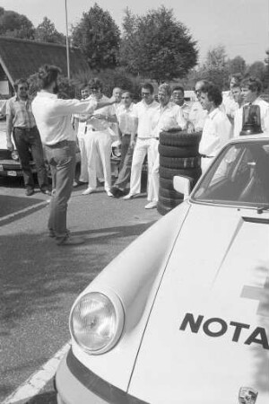 Fahrerlehrgang der Sportfahrschule der Firma Porsche für die Sanitäter des DRK-Kreisverbands Karlsruhe