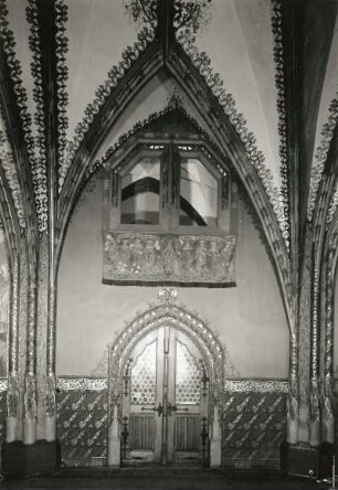 Meißen. Albrechtsburg (1471/1485; A. v. Westfalen). Großer Bankettsaal. Wandjoch mit Trompeterstuhl