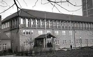 Grund, Peter; Neu-Isenburg; Rathaus mit Wasserturm - Außenansicht