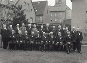 Gruppenbild zur Goldenen Konfirmation. Die Herren