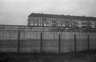 S-Bahn-Fahrt nahe Bornholmer Brücke
