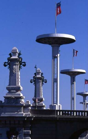 Lyon - Rhônebrücke : Rhônebrücke. Aufgenommen 2001 in Lyon
