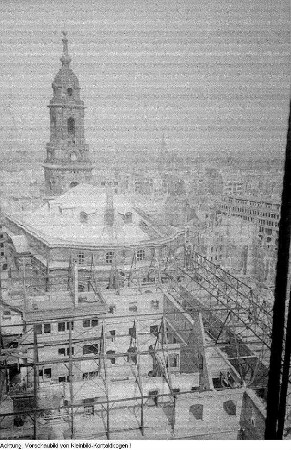 Dresden. Blick auf Kreuzkirche, Neues Rathaus und Altmarkt, 1947