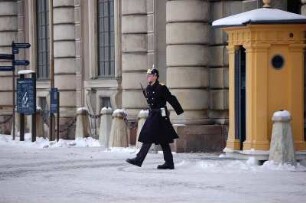Stockholm - Wachaufzug am Schloss : Wache am Königlichen Schloss, aufgenommen in Stockholm 2006
