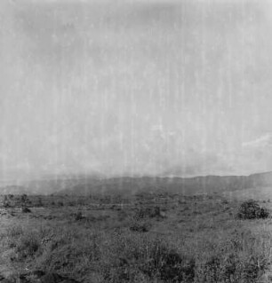 Grabenbruch : Blick von der Grabensohle auf den Ostrand des Großen Grabenbruchs bei Muhabura