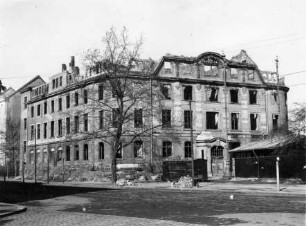 Beschädigtes Hauptzollamt, Blick von der Straßenecke Michaelis- und Gneisenaustraße