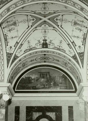 Dresden-Altstadt. Opernhaus (1871-1878, G. Semper, M. Semper; 1977-1985, W. Hänsch). Oberes Vestibül, Zwingerseite. Lünette Zauberflöte - Mozart (L. T. Choulant)