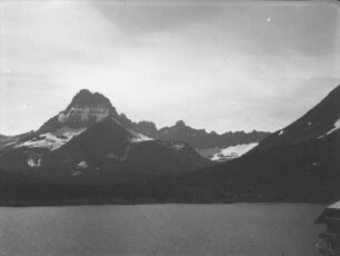 Gletscher : Blick auf einen Gletscher im Glacier-Nationalpark. Im Vordergrund der Lake Sherburne.