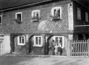 Lausitz? Wohnhaus. Teilansicht der Straßenseite
