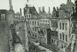 Ruine des Residenzschlosses, Ostseite : Dresden-Altstadt, Schloßstraße. Ruine des Residenzschlosses, Ostseite
