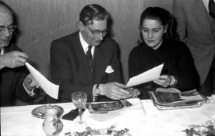 Freiburg: Prinz Nicolae betrachtet meine Fotos
