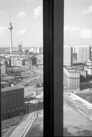 Berlin: Blick vom Axel Springer-Haus auf Ost-Berlin