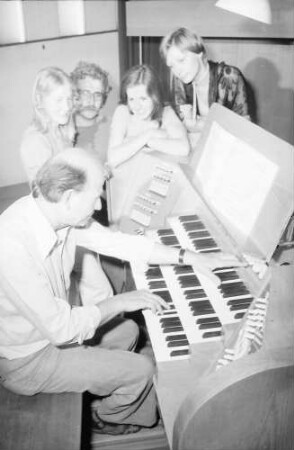 Freiburg; Littenweiler: Pädagogische Hochschule; Klasse für Orgelmusik, an der Orgel Prof. Müller-Lance und Studenten