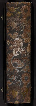 Fotoalbum im japanischen Stil : Fotoalbum im japanischen Stil. Holzdeckel mit Lack und Einlegearbeit, Relief-Montierungen; 28 x 37 x 9 cm (1885/1889). Dresden: SLUB/DF 2017.D.109