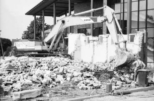 Bahnhof: Abriss des alten Bahnhofsgebäudes