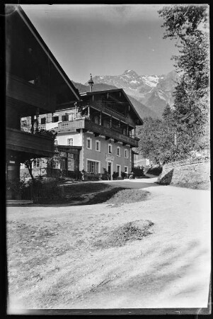 Österreich, Finkenberg. Gasthof "Neuwirt". Straßenansicht