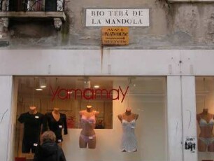 Venedig 2005 - Dessousladen : Schaufenster eines Dessousladens. Aufgenommen im Februar 2005 in Venedig