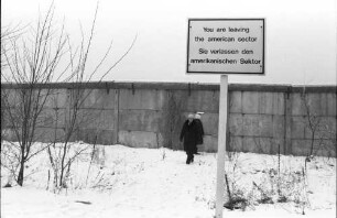 Betonplattenmauer an der Bernhard-Beyer-Straße bei der Exklave Steinstücken