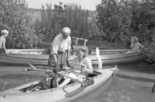 Wallhausen: am Bodensee; Fertigmachen des Saurier-Paddelboots