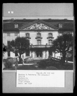 Schloss Wachau. Gartenseite, Mittelteil