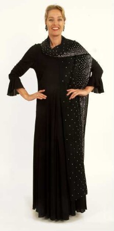 Schwarzes Abendkleid mit strassbesetzer Stola