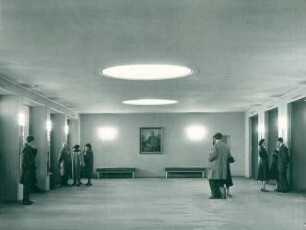 Schiller Theater Innenraum mit Bildnis Albert Bassermann von Eugen Spiro