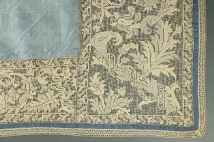 Filetdecke mit Blumenmotiven
