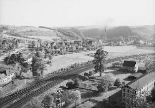 Freital-Hainsberg. Blick vom Backofenfelsen auf Coßmannsdorf und den Eingang des Rabenauer Grundes