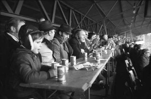 Fußballspiel KSC : 1. FC Nürnberg im Wildparkstadion