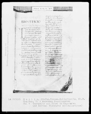 Institutio canonicorum concilii Aquisgranensis anno 816, Aachener Konzilsakten — Initiale T und Kapitalen, Folio 5recto