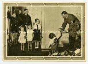 Kinder überreichen Adolf Hitler Blumen