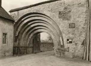 Altzella, Klostertor : Zisterzienser-Kloster Altzella, äußeres Klostertor an der Wehrmauer