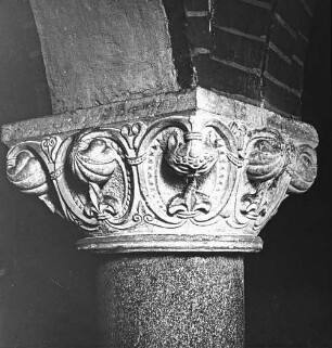 Jerichow, ehem. Stiftskirche, Krypta, östl. Säule, Kapitell