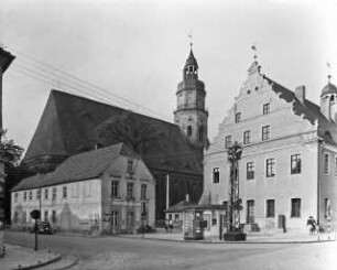 Herzberg (Elster), Marienkirche, von Südwesten, mit Rathaus, bis zum 15. Jh. St. Nikolai