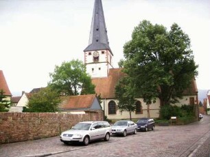 Alte Pfarrkirche St. Margareta: Glockenstube mit spätgotischen Fenstern und Echterhaube