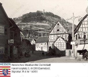 Heppenheim an der Bergstraße, Teilansicht mit Blick auf die Starkenburg