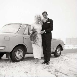 Fotografie eines Brautpaars im Schnee