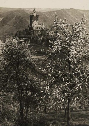 Cochem/ Mosel. Ansicht der mittelalterlichen Reichsburg Cochem. Im 17. Jh. zerstört,wurde sie im 19. Jh. im Stil der Neugotik neu gestaltet