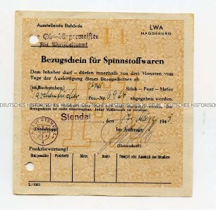 Bezugschein für drei Taschentücher an eine Flüchtlingsfamilie aus Ostpreußen in Stendal, gültig März bis Juni 1945